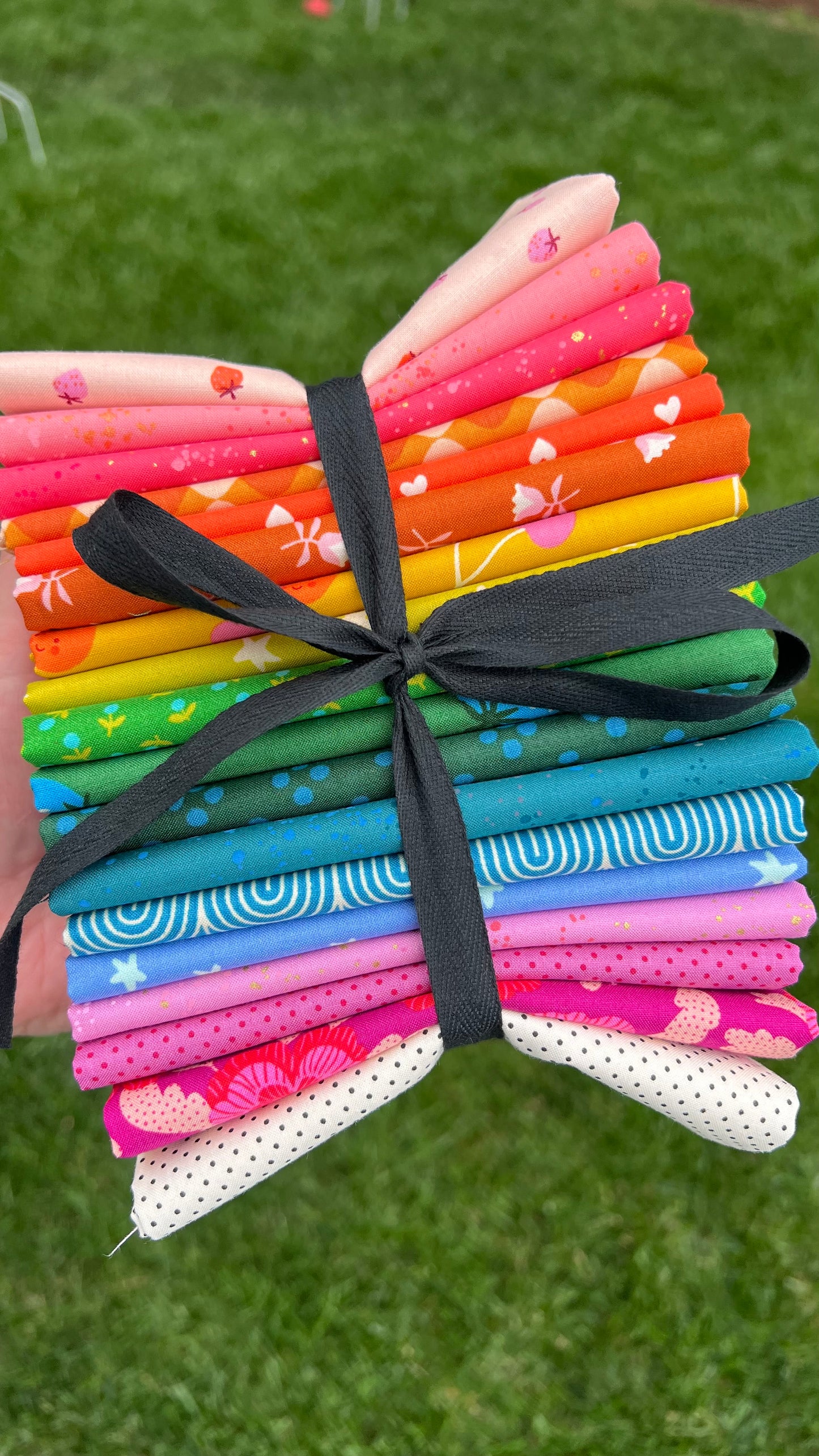 The Monthly Mix – June Fat Quarter Bundle