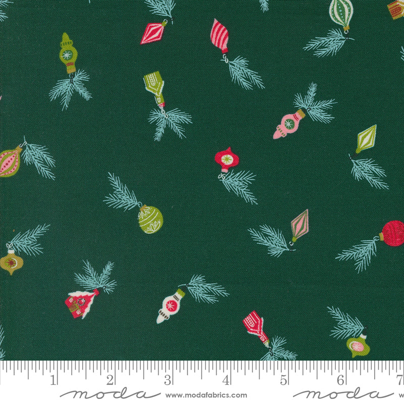 Cozy Wonderland Vintage Bauble Pine